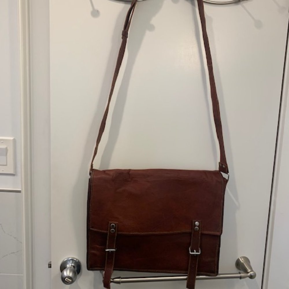 Carbon2Cobalt Unisex large brown leather laptop bag. 16"A, 13"T, 5"D